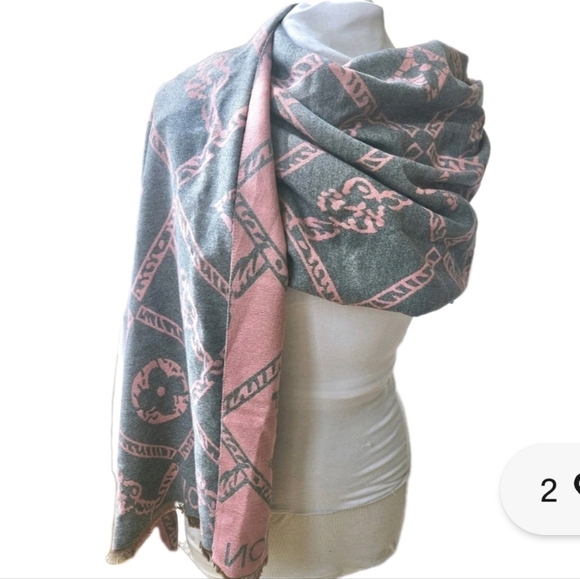 Louis Vuitton Reversible Monogram Soft Warm Luxury Scarf Pink & Gray W Dustbag - Picture 1 of 11